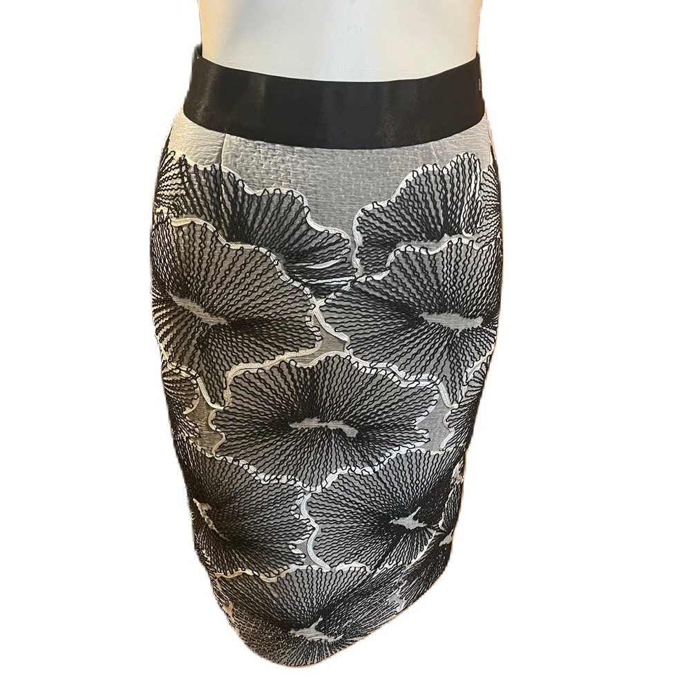 Gracia Raised Floral Textured Gray Career Pencil Skirt Size S